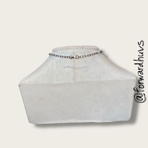 Vintage Mid-Century Rhinestone Necklace – Floral Cluster with Teardrop Pendant - Picture 6 of 11